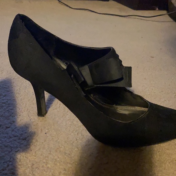 Worn once! Velvet shoes with bow! - Picture 2 of 3